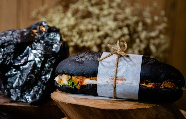 Vietnamese Banh Mi appears in creative variations with video 0827 capture2